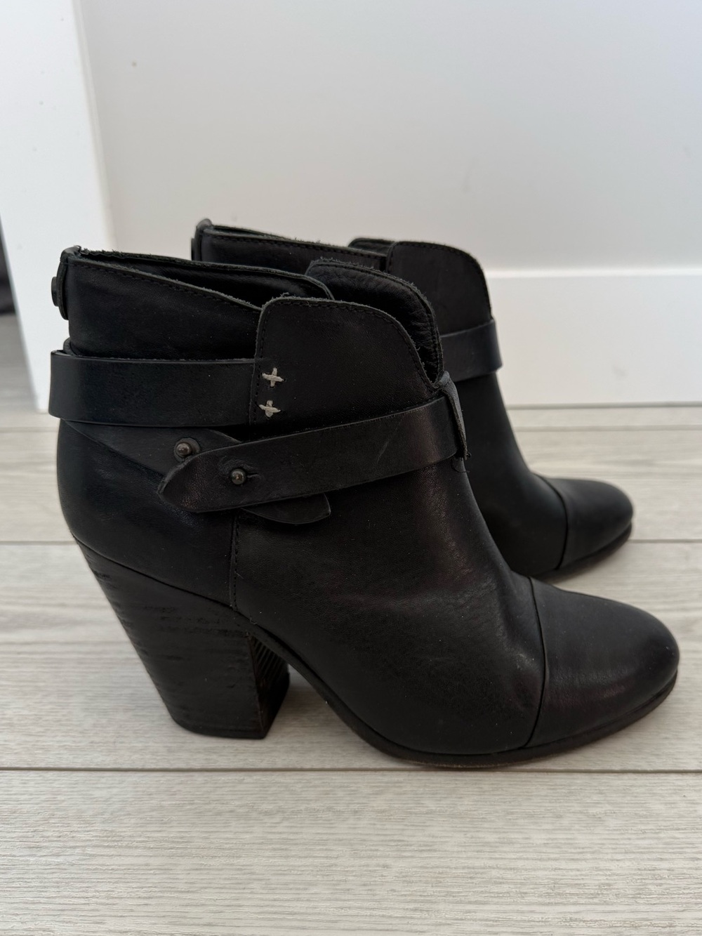 Rag & Bone 37 Harrow ankle boot black leather block heel buckle classic minimal